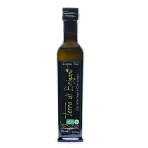 Bottiglia di Terra di Briganti, olio extravergine di oliva biologico lucano dell’Alta Collina Materana